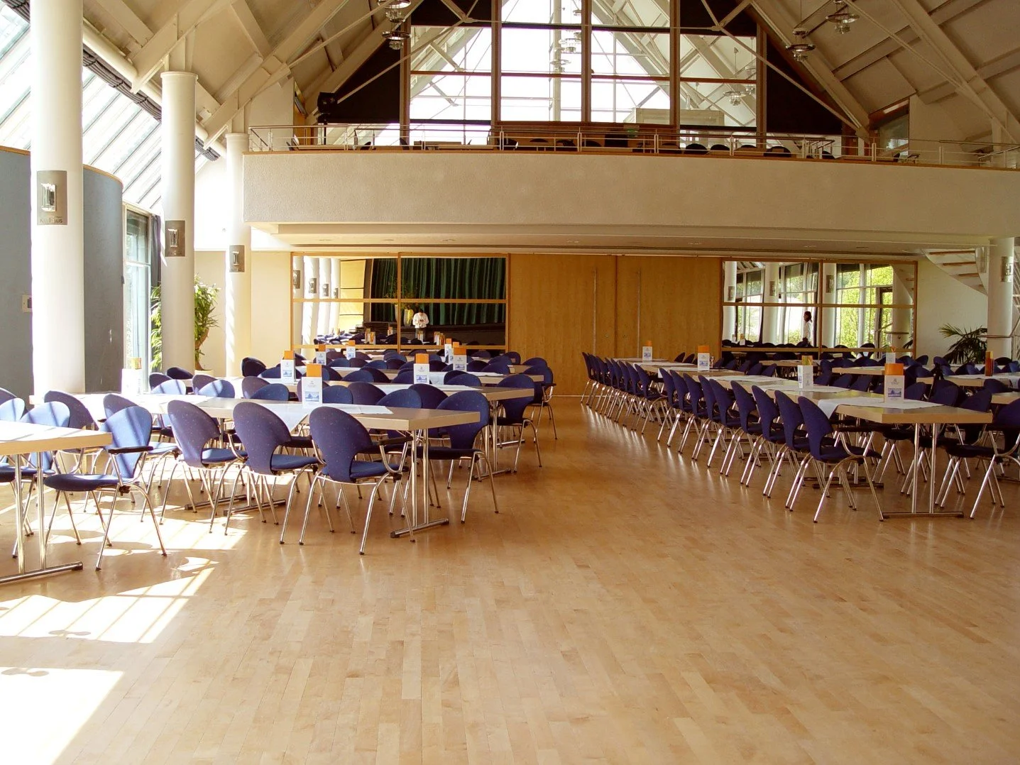 csm_Saal_mit_Empore_MT_ad01fbcf27-b933e365.webp